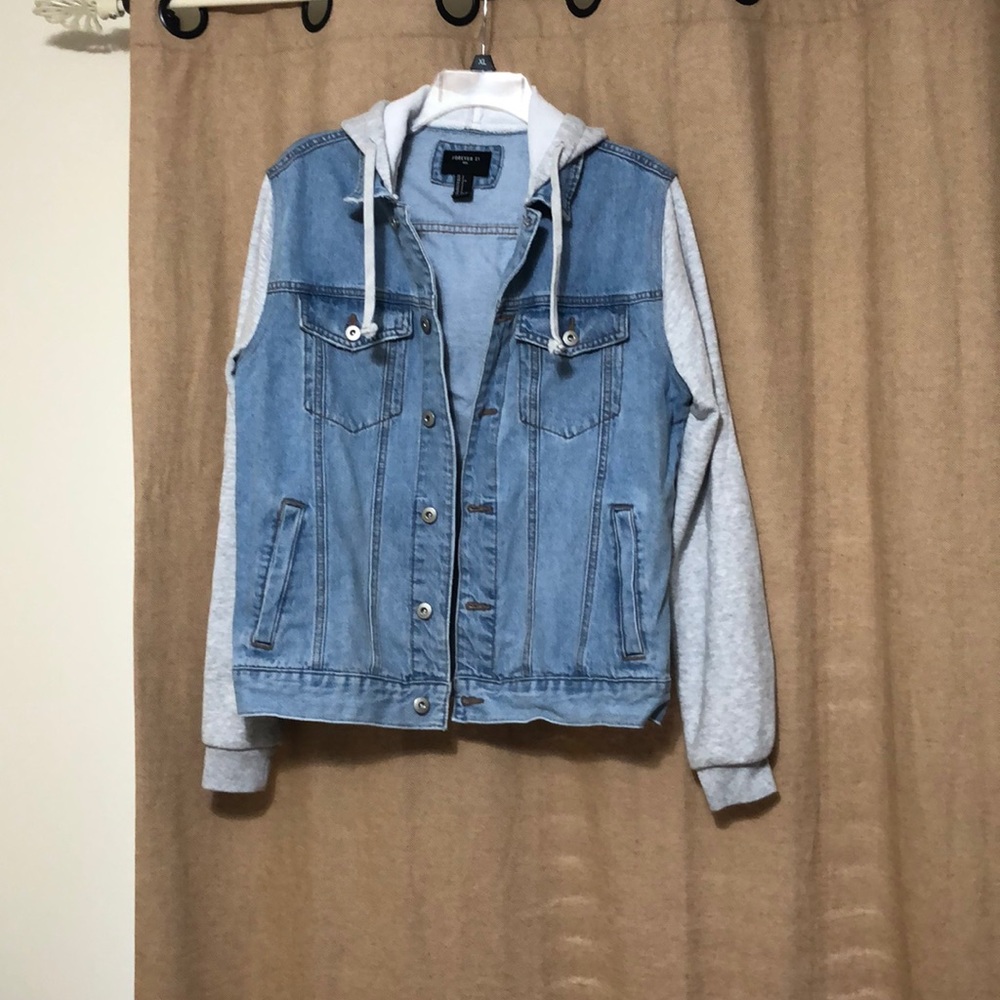 Forever 21 Men’s Jean Jacket Size Small
